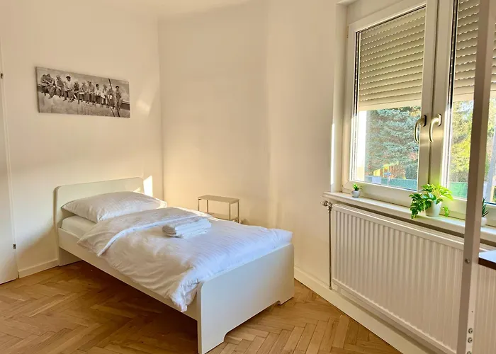 Prime Near - Free Parking Apartman