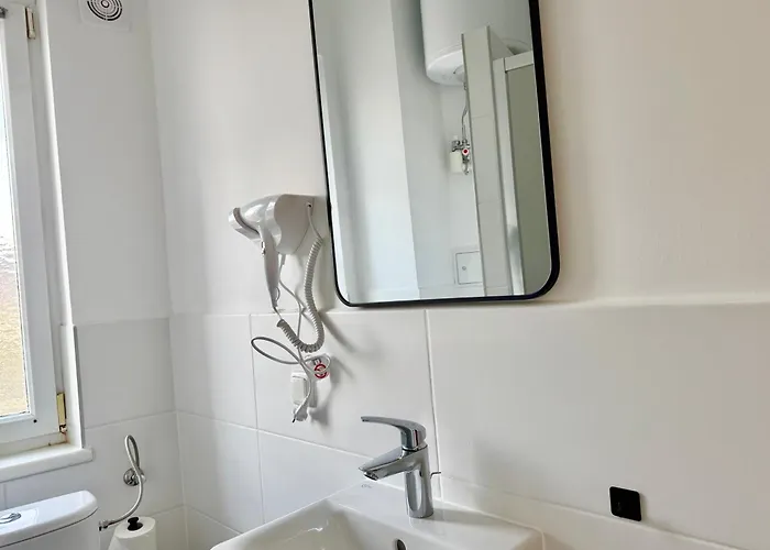 Prime Near - Free Parking Apartman